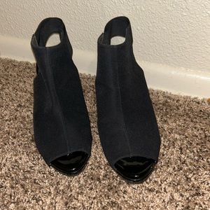 Women’s high heels size 7.